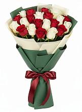 Букет Микс из красных и белых роз в Можге