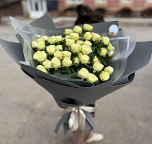 Букет Белые кустовые розы Солинеро в Можге