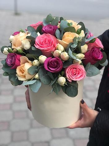 Цветочная композиция из Розы в шляпной коробке в Можге
