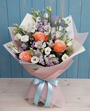 Букет цветов из:  Лизиантусы, Розы, Альстромерии и Гипсофила в Можге