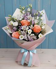 Букет цветов из:  Лизиантусы, Розы, Альстромерии и Гипсофила в Можге